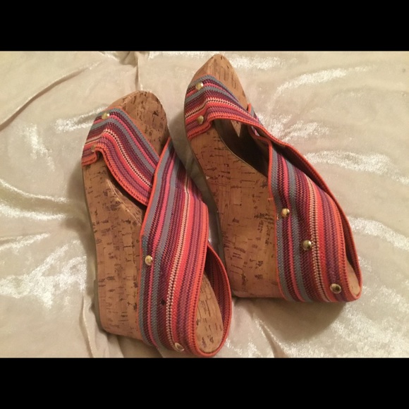 Cork wedge heal with elastic uppers. - Picture 4 of 5